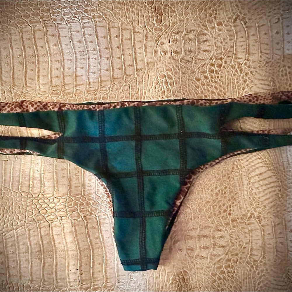 Acacia Swimwear Baldwin Bottoms Sz L- Seaweed green stitch